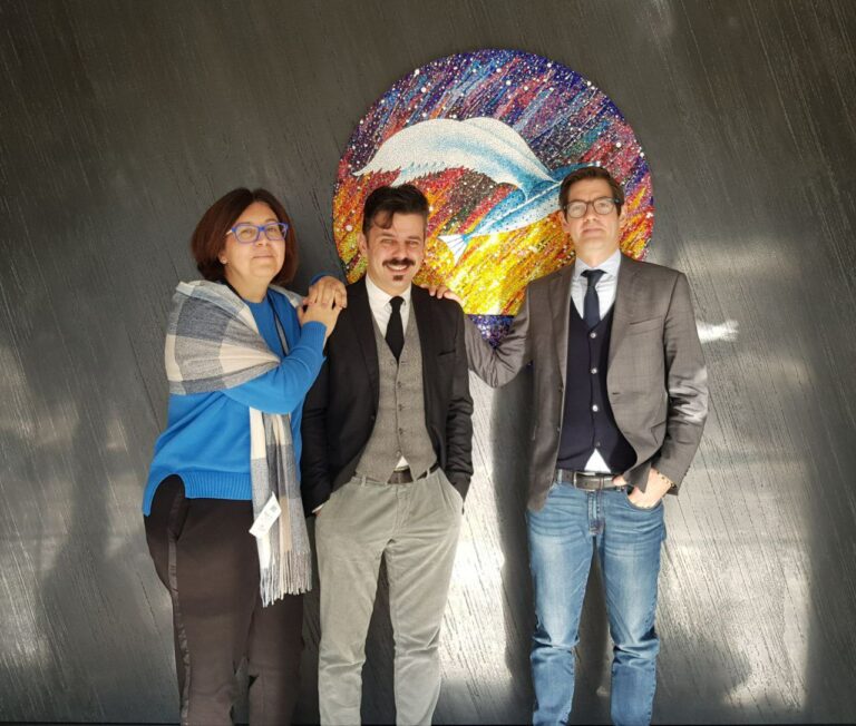 Valeria Broggian posa in foto com il presidente di CinemaZero e di Thesis